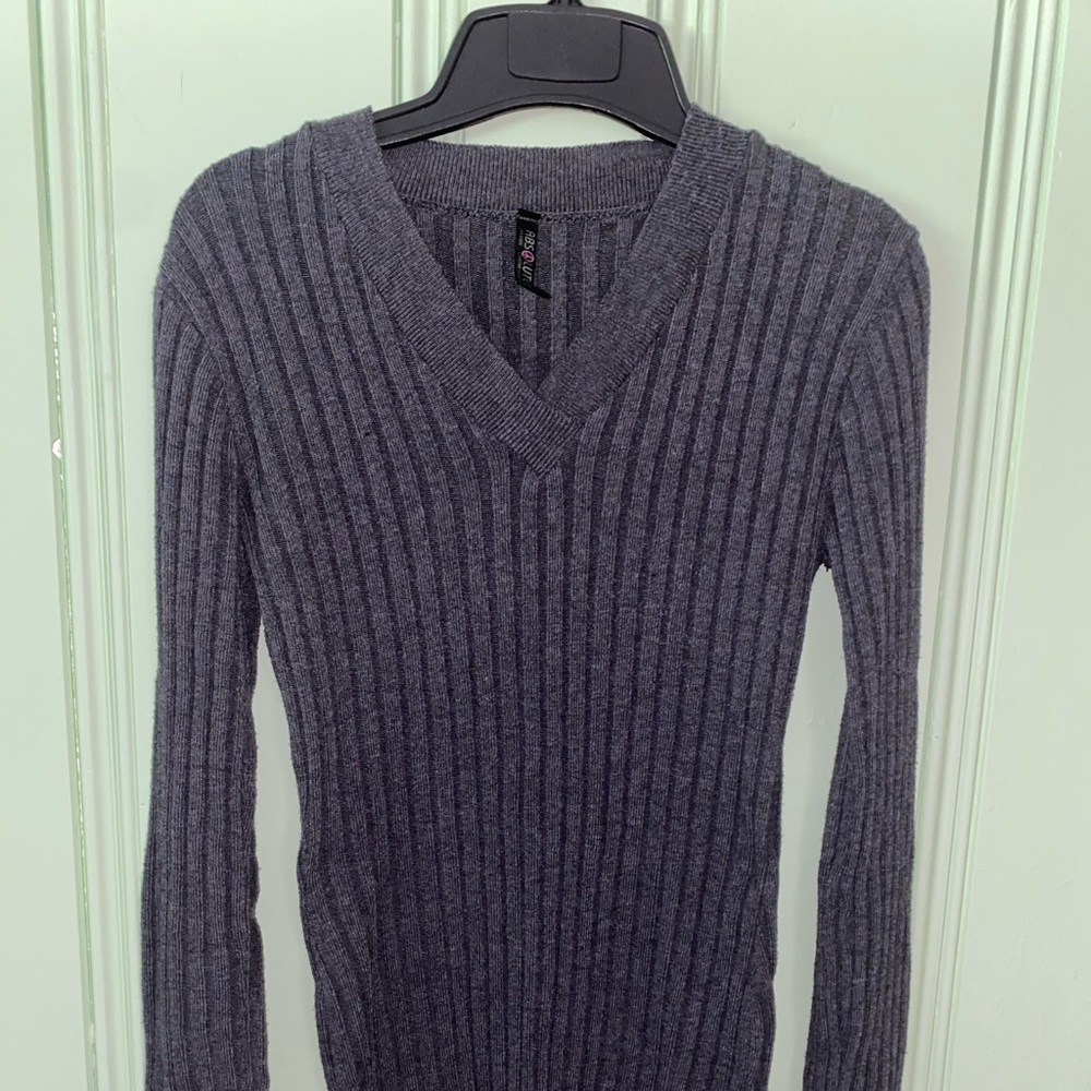 Large long sleeve grey top